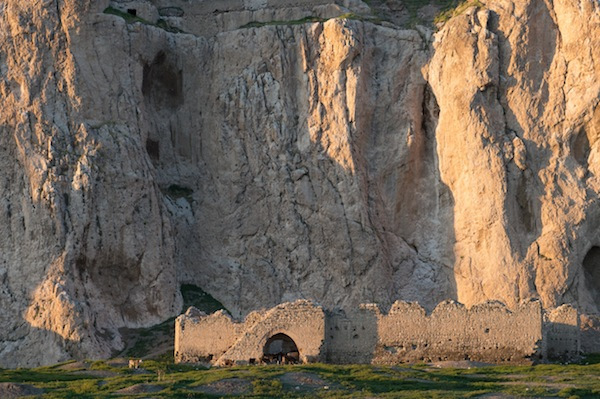 « Parler avec les pierres en Arménie historique », photos de Norair Chahinian