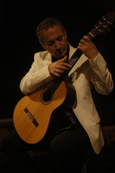 Laurent Boutros, guitariste compositeur présente "Vals for Atom".